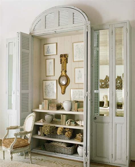 MASTERING THE ART OF DISPLAY - CURATING COLLECTIONS