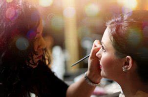 How to ensure bridal makeup & hair artistry lasts flawlessly all day?