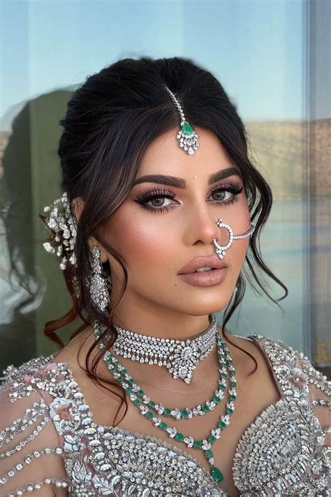 Tips for stunning, elegant makeup photography for blog tutorials?