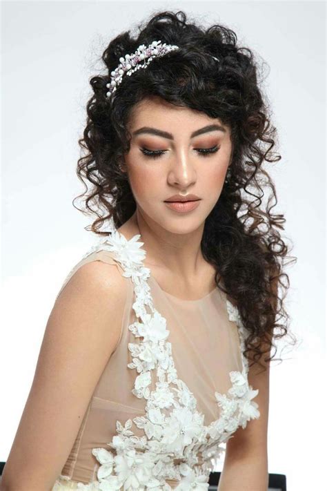 What defines truly elegant bridal makeup artistry for lasting photo perfection?