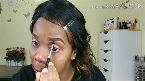 Beginner blending Eyeshadows - YouTube