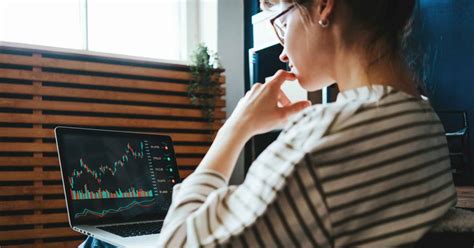 Best strategies to visually enhance makeup artistry & define elegant blog aesthetic?