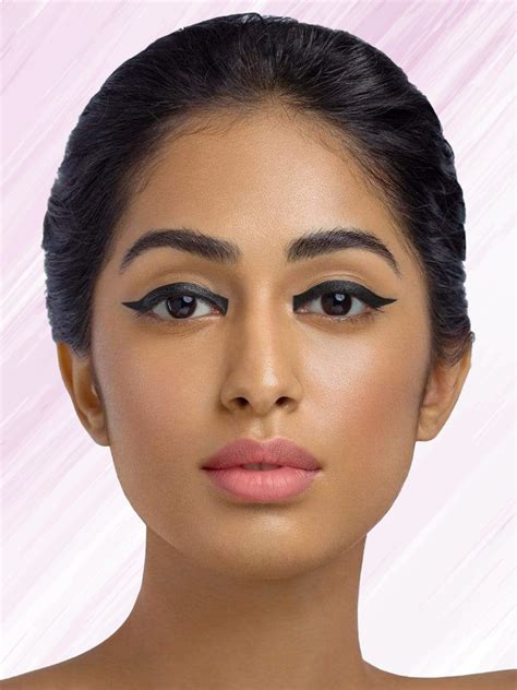 Winged Eyeliner Tutorial With Tape