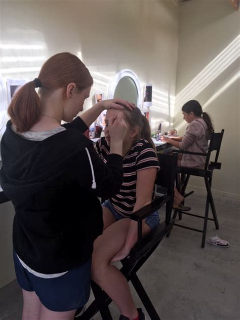 How do workshops teach refining artistry for bespoke, elegant makeup on unique features?