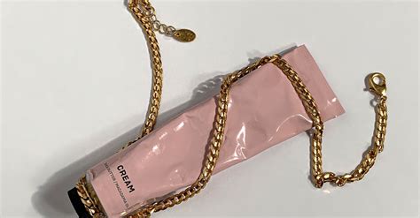 Close-Up Shot of a Beauty Product · Free Stock Photo