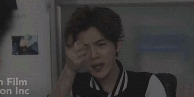 How can beauty blogs authentically showcase luxury products while maintaining artistic integrity?